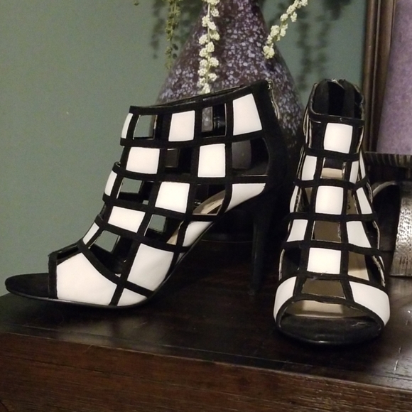 NYLA black and white open toe heels - Picture 1 of 5